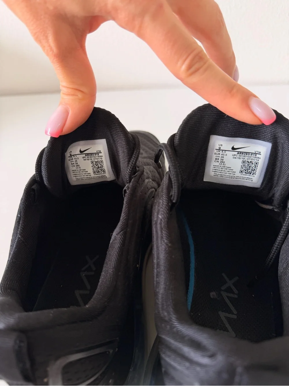 Nike Air Max 720 Women Black Athletic Sneakers Size 9